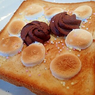 マシュマロとチョコクッキーのトースト♬